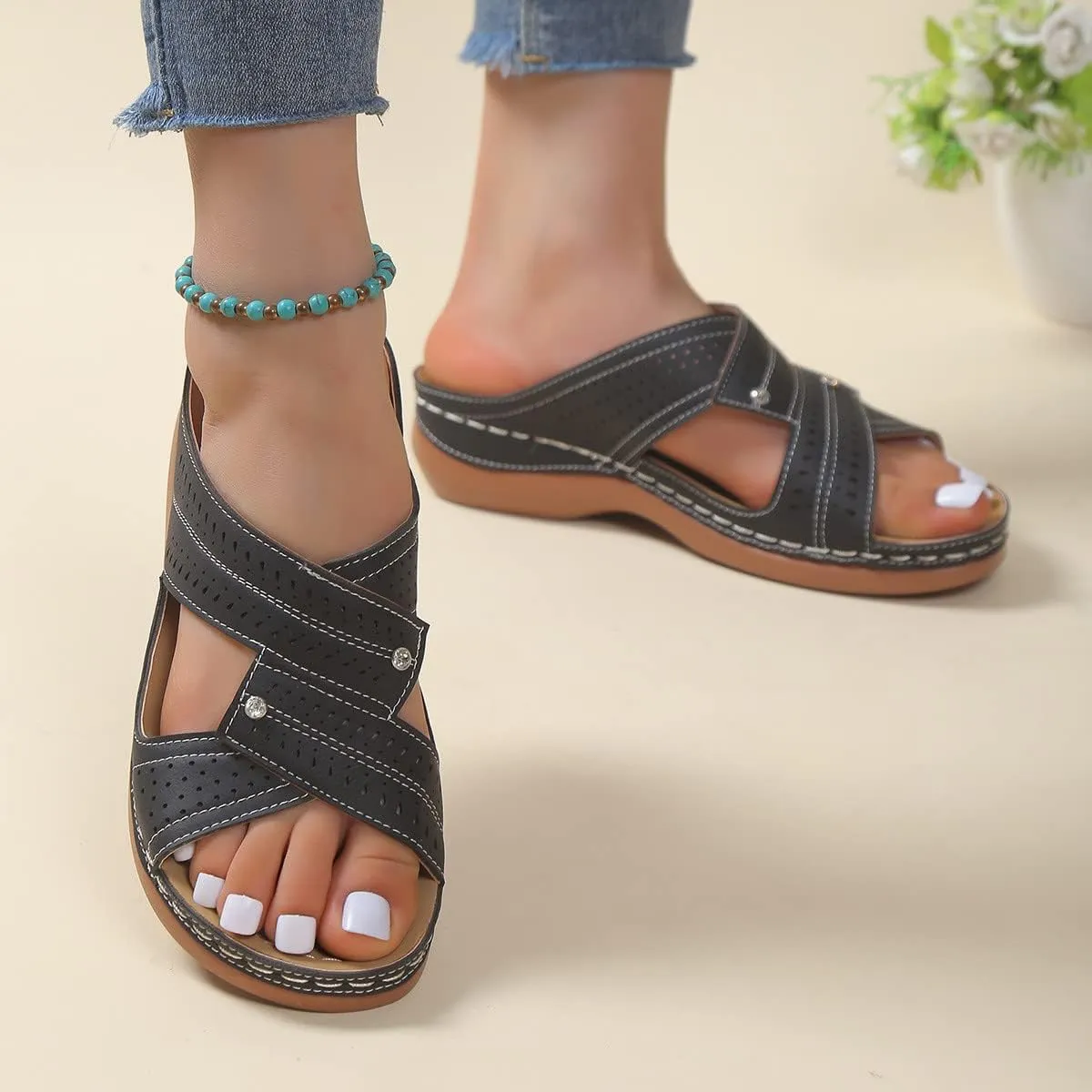 Arch Support Beach Sandals Women Summer Comfortable Low Wedge Slippers Slip on Sandal 2025 Trendy