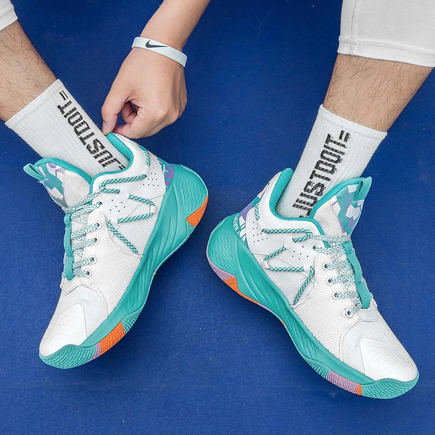 Basketball Shoes Men Summer New Professional Combat Sneakers Men's Shoes Students Breathable high top Sneakers