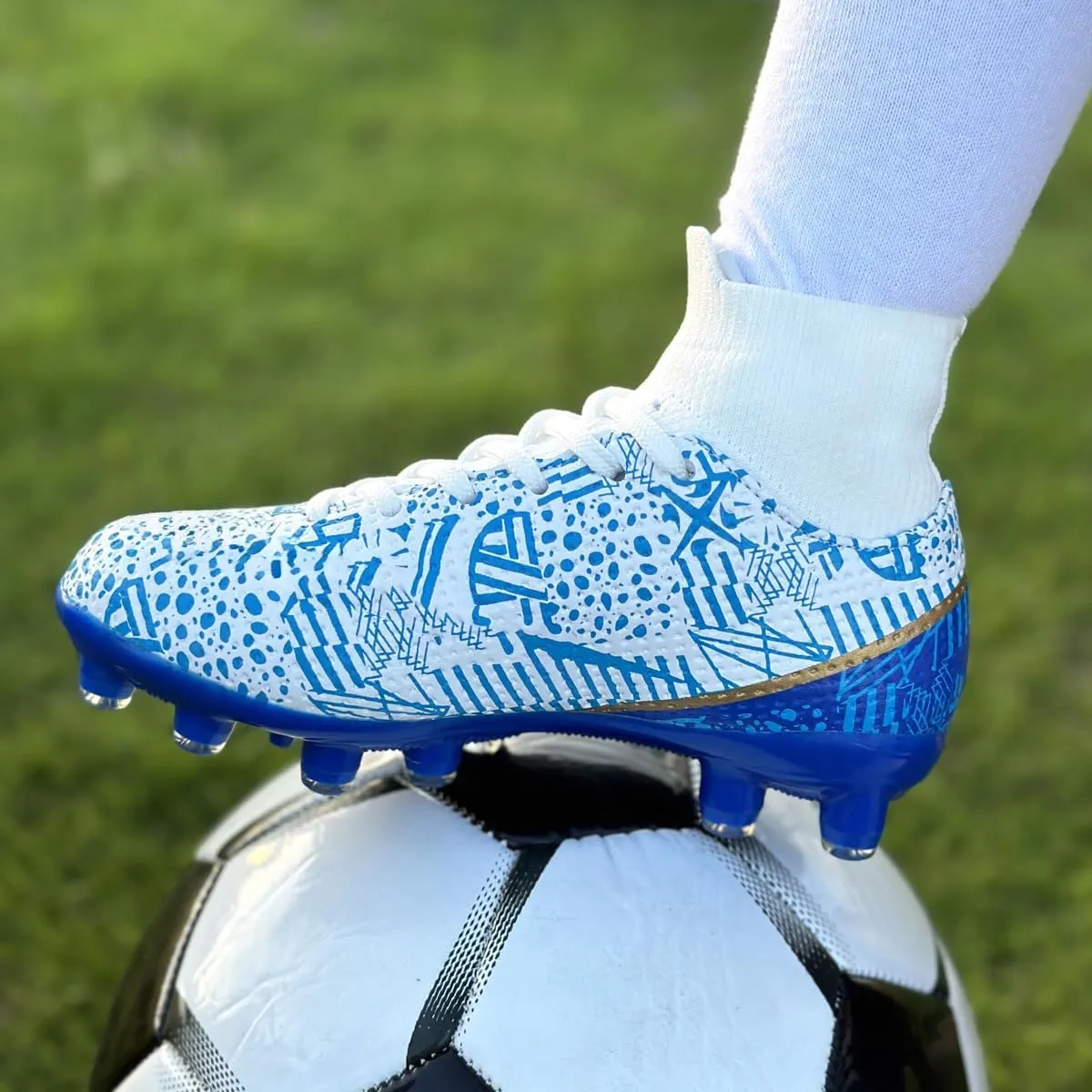 Boys Girls Soccer Cleats Kids Soccer Shoes High Top Training Youth Football Cleats Outdoor Football Shoes