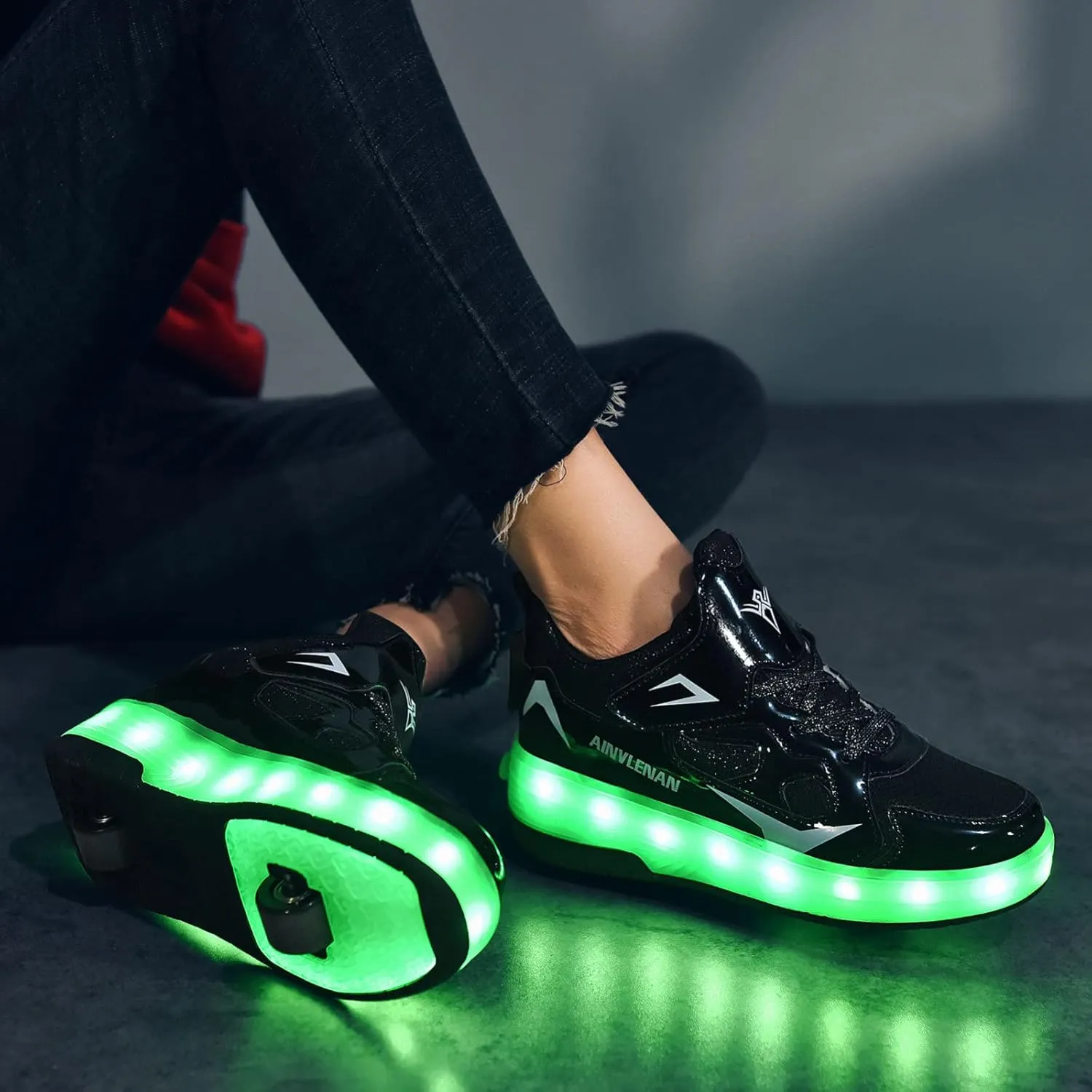 EMDPBD Roller Skates Shoes USB Charging, Unisex Kids LED Light Up Retractable Roller Skate Sneaker Flashing Wheel Shoes for Girls Boys,Black-7.5BigKid