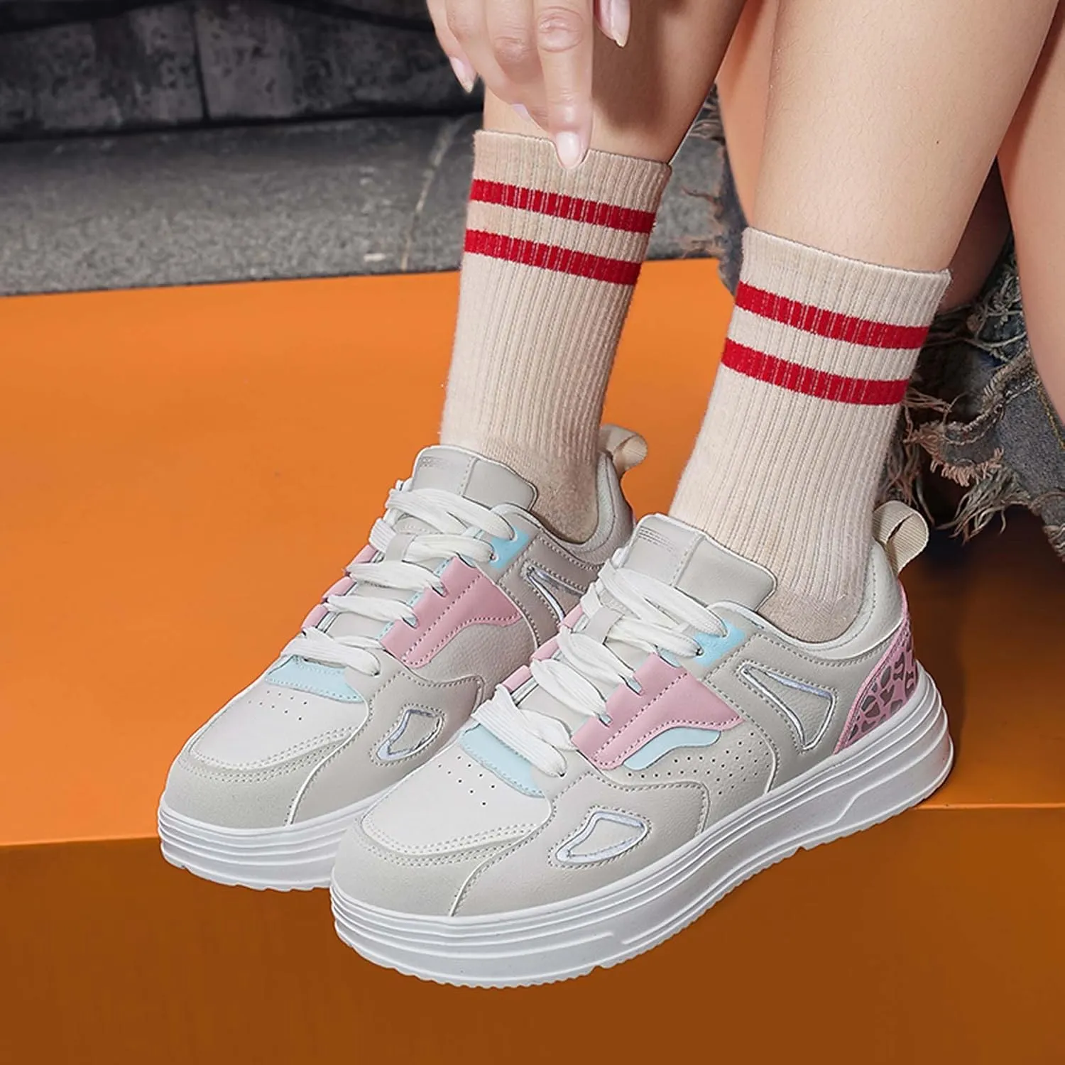 Mens and Womens Non Slip and Breathable Skateboard Shoes Lace Up Low Top Casual Walking Shoes Short Distance Running Shoes Table Tennis Competition Shoes Long Jump Sneakers
