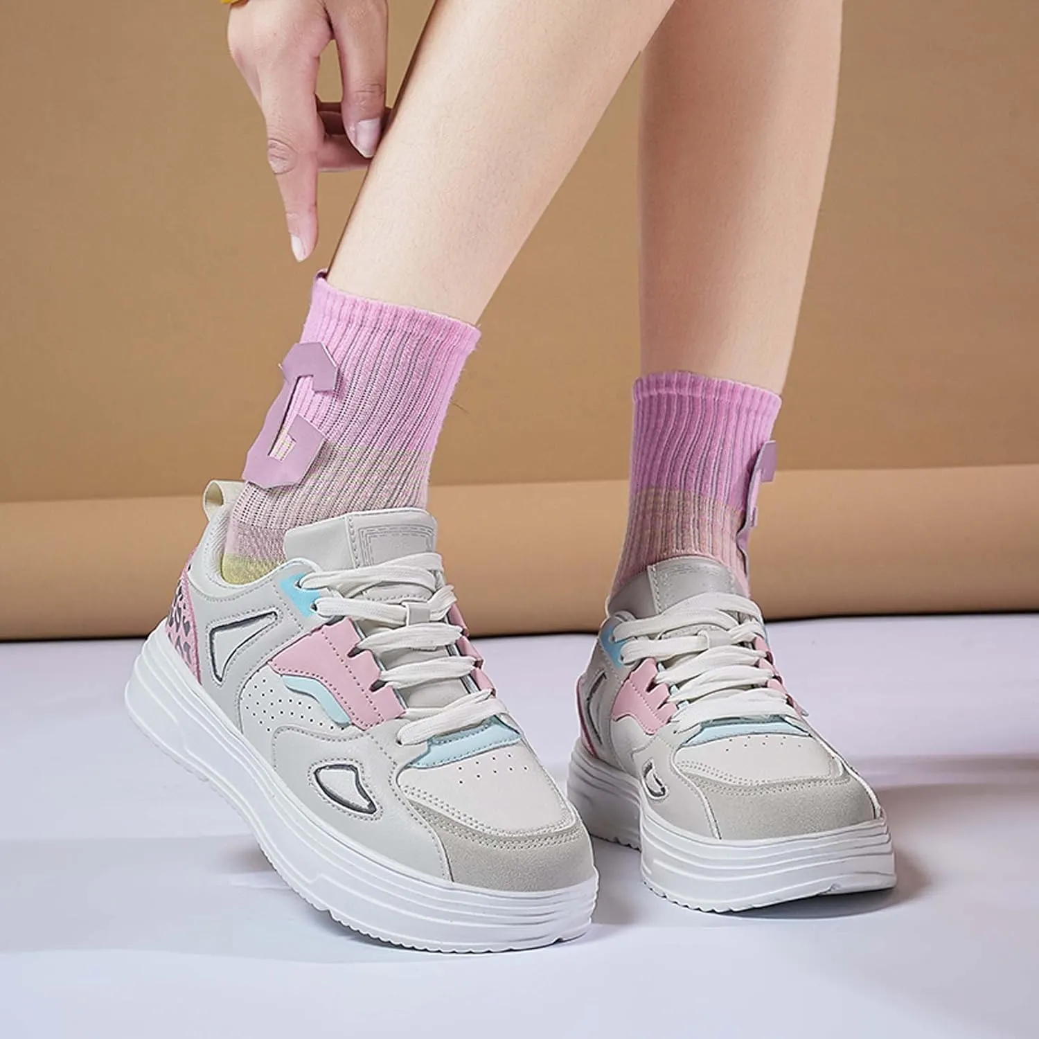 Mens and Womens Non Slip and Breathable Skateboard Shoes Lace Up Low Top Casual Walking Shoes Short Distance Running Shoes Table Tennis Competition Shoes Long Jump Sneakers