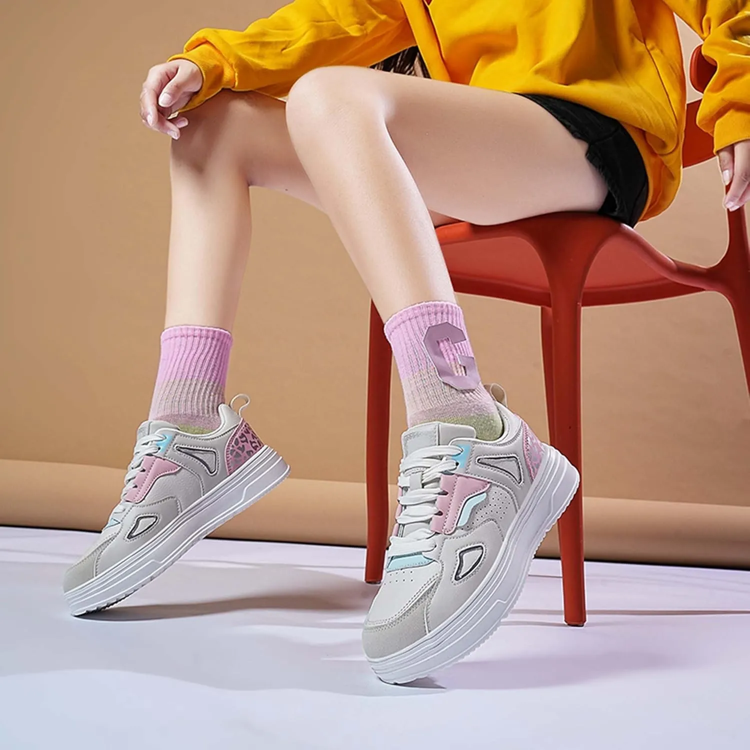 Mens and Womens Non Slip and Breathable Skateboard Shoes Lace Up Low Top Casual Walking Shoes Short Distance Running Shoes Table Tennis Competition Shoes Long Jump Sneakers