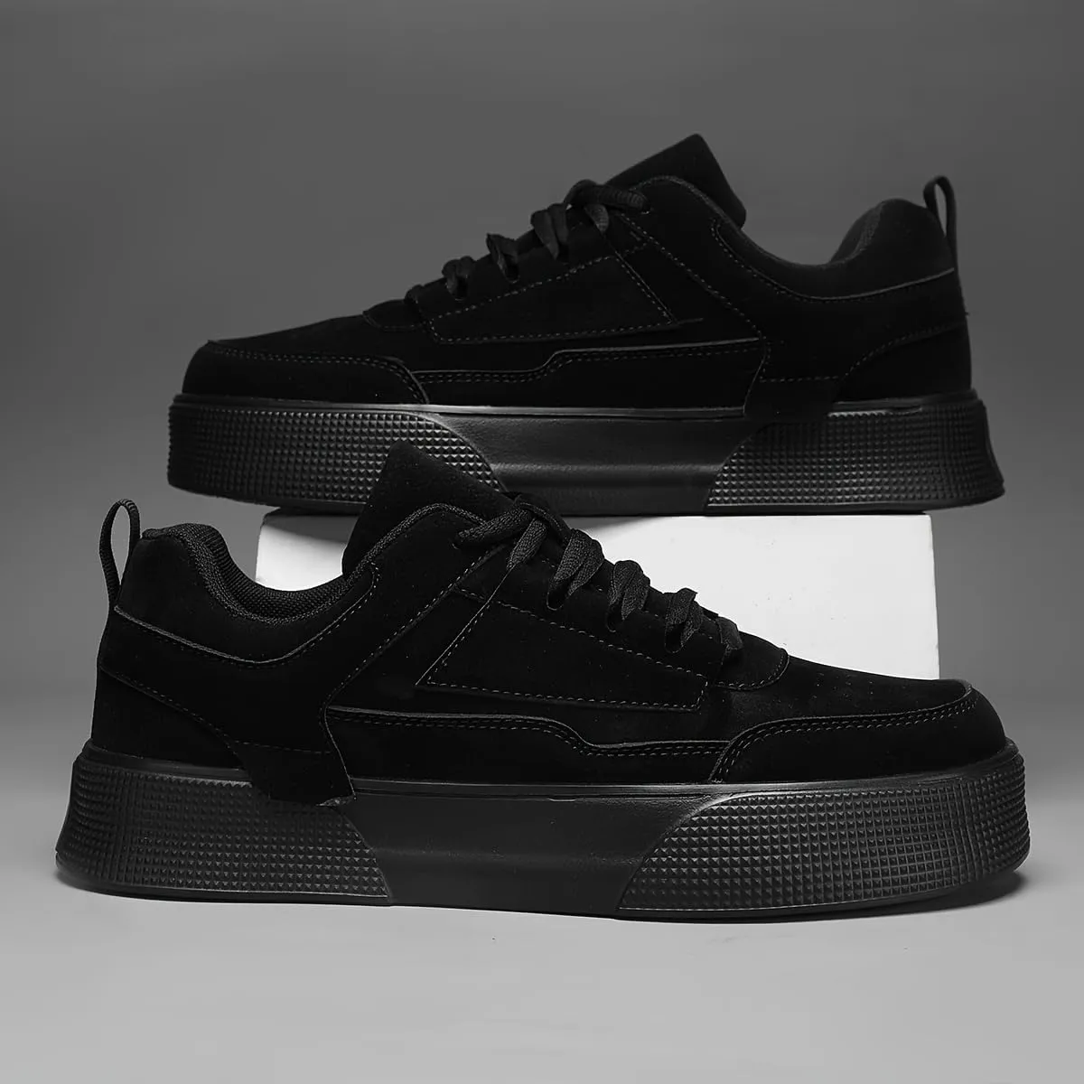 Men's Stylish Thick Sole Skate Shoes - Solid Color, Lace-Up Casual Sneakers with Height Boost & Comfortable EVA Sole for All Seasons