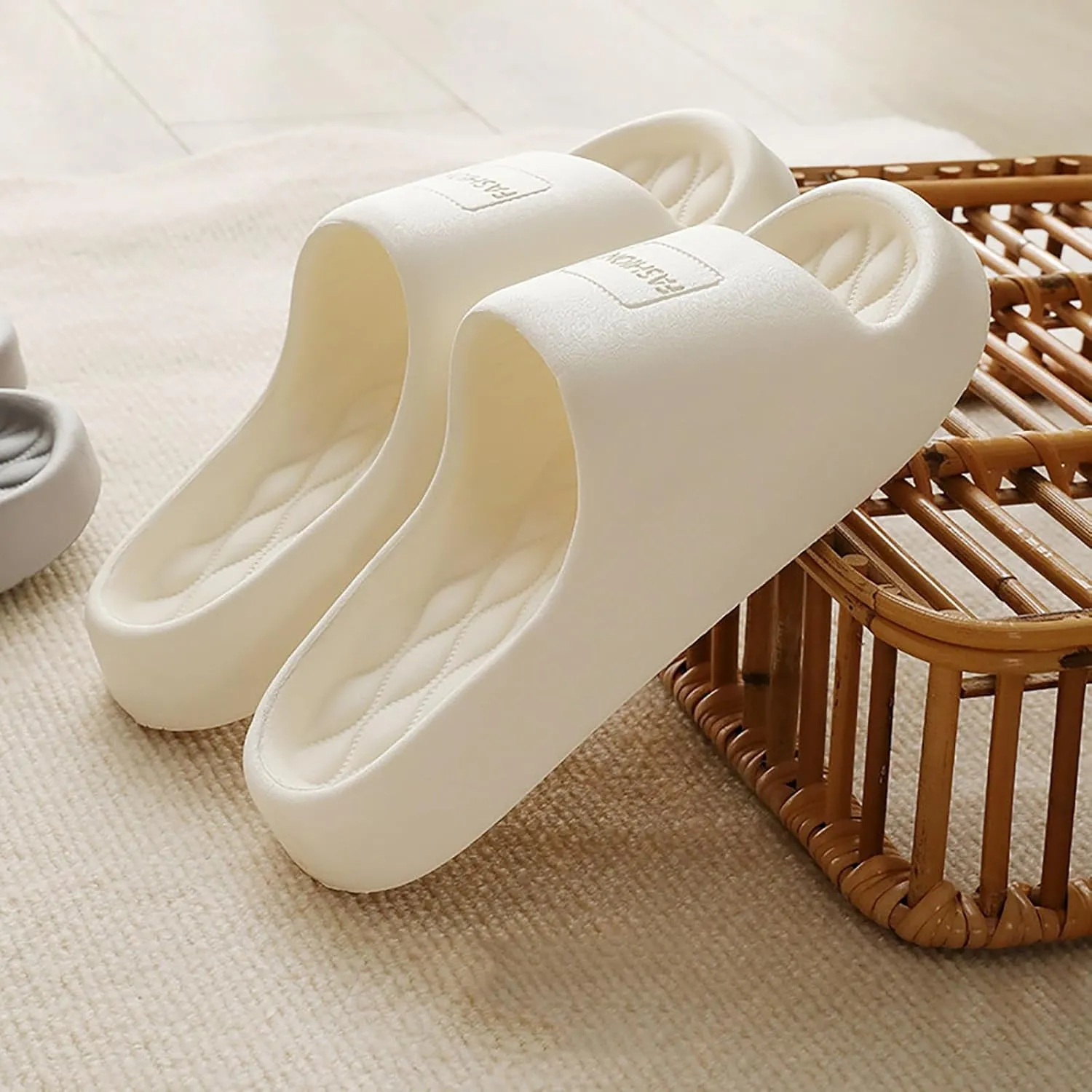 Pillow Slippers Womens Shower Shoes Women and Men Showers Sandals Cloud Slides Comfortable Non-Slip Quick Drying