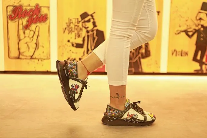 Sneakers Shoes GSB101