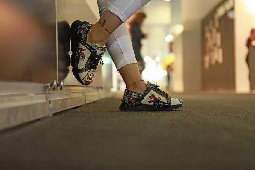 Sneakers Shoes GSB101