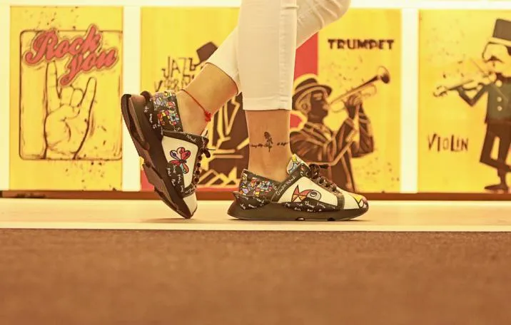 Sneakers Shoes GSB101