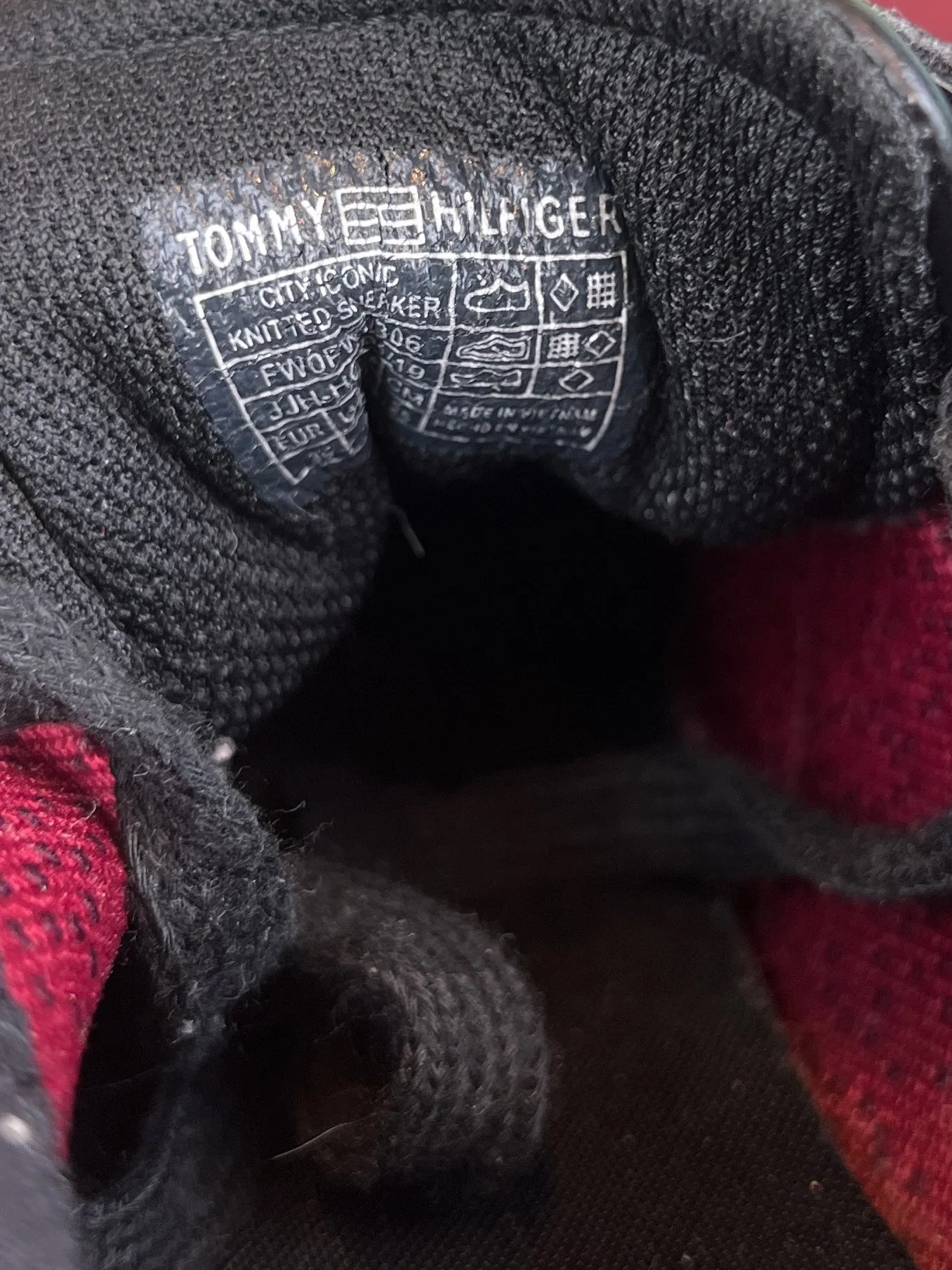 Tommy Hilfiger black/red sneakers