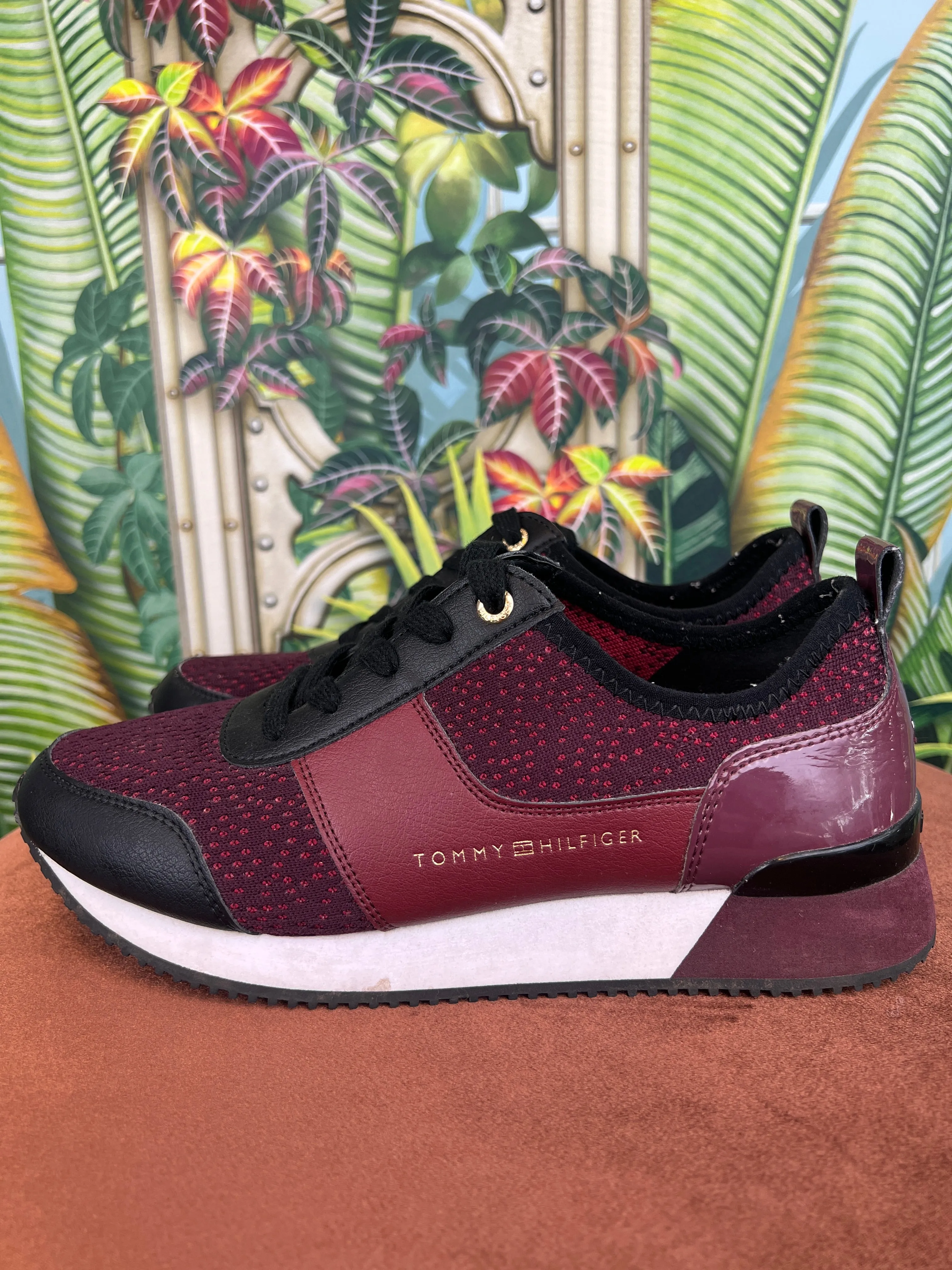 Tommy Hilfiger black/red sneakers